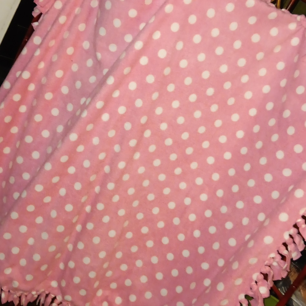 Fleece pink/white polka dots blanket w/matching tote & pillow
